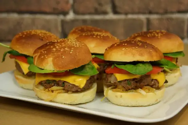 Burger maison facile : la recette inratable pour un goût unique