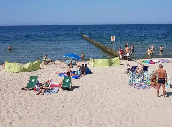 Kiedy zaczyna się sezon nad morzem? Sprawdź daty i porady na wakacje
