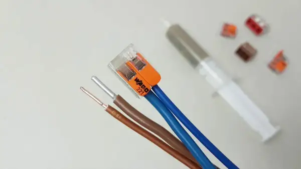 Jak połączyć przewody elektryczne w samochodzie bez ryzyka uszkodzeń