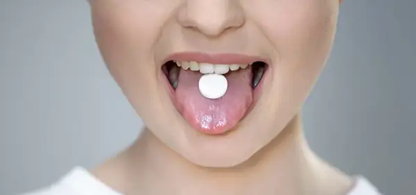 Antybiotyk na zapalenie jamy ustnej? Kiedy tak, a kiedy nie!