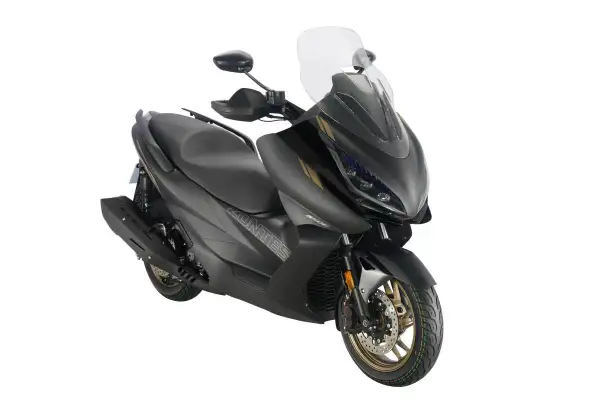 Scooter Zontes E350 negro mate, con detalles dorados. A pesar de su diseño, algunos usuarios reportan zontes e350 problemas.