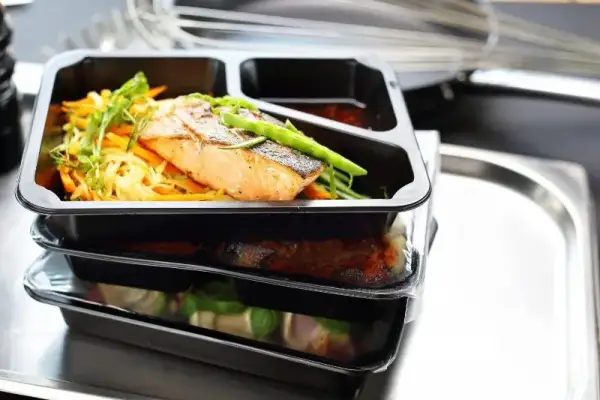 Catering dietetyczny: Opłacalna inwestycja czy zbędny wydatek?