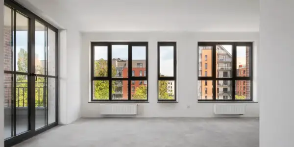 Szybka sprzedaż mieszkania po zakupie? Podatki, koszty, ryzyka i zysk