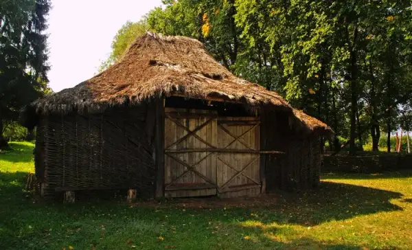 Skansen w Holi: Co musisz wiedzieć przed wizytą? Sekrety Polesia.