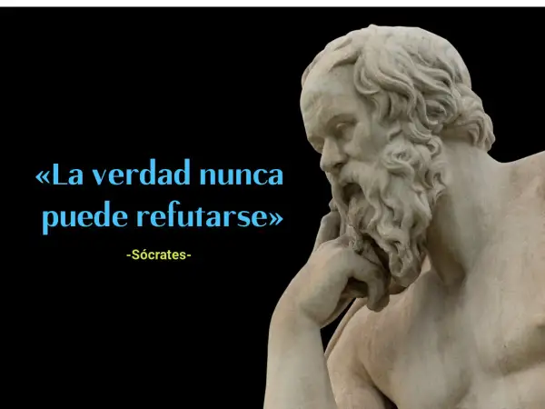 Busto de Sócrates con la frase "La verdad nunca puede refutarse", una de las frases de Sócrates que invita a la reflexión.