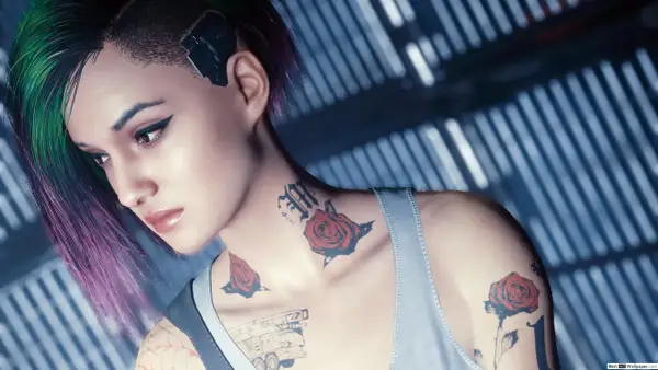 Judy Alvarez z Cyberpunk 2077, z zielono-fioletowymi włosami i tatuażami róż.