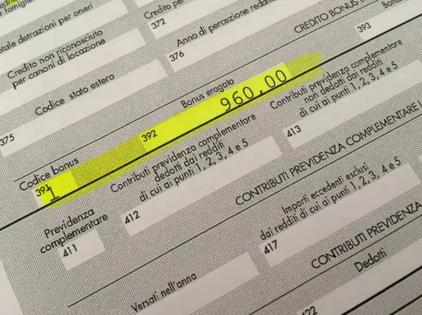 Dettaglio del modello CUD con bonus erogato di 960,00 evidenziato.