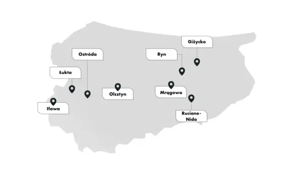 Mapa z zaznaczonymi miastami na Warmii i Mazurach: Ostróda, Łukta, Iława, Olsztyn, Ryn, Giżycko, Mrągowo, Ruciane-Nida.
