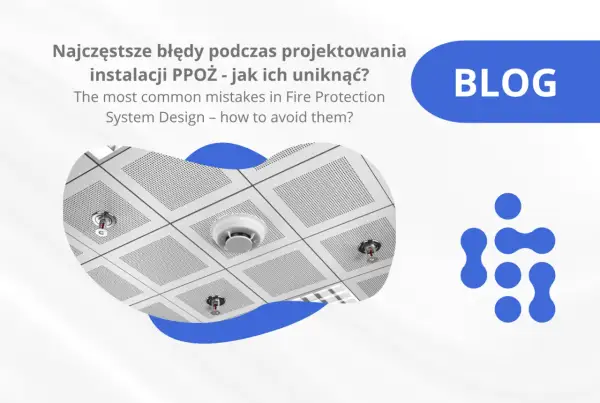 Błędy w projektowaniu instalacji PPOŻ. Na suficie widoczne czujniki dymu i tryskacze.