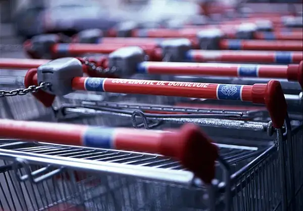 Czy zakupy w niedzielę to grzech? Odkryj moralne dylematy tej praktyki