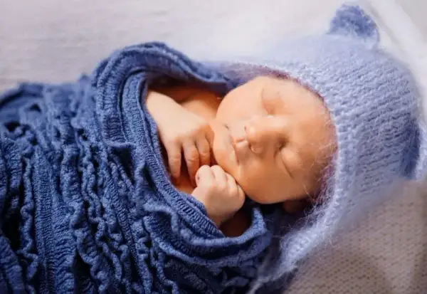 Kiedy do fizjoterapeuty z niemowlakiem? Objawy, które warto znać