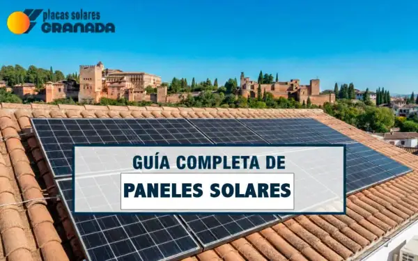 Guía completa de paneles solares en tejados, con la Alhambra de fondo. Información sobre la normativa de instalación de placas solares en comunidades de vecinos.