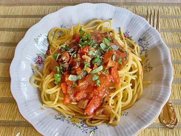 Spaghetti bez mięsa: 9 przepisów na pyszny obiad (szybko i zdrowo!)