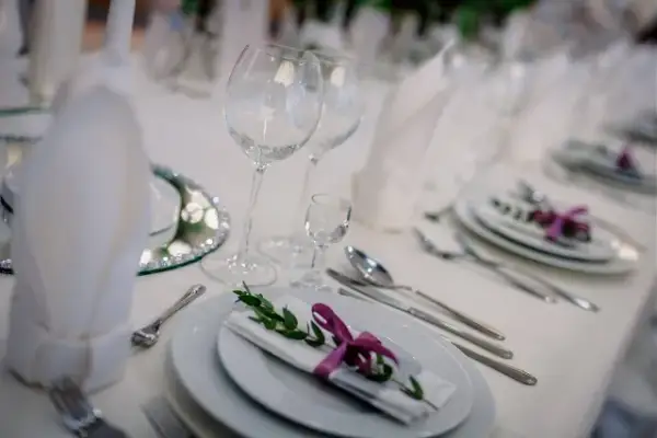 Catering na komunię: Ile zapłacisz? Sprawdź ceny i oszczędź!