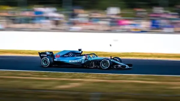 Jak zostać kierowcą F1? Kluczowe kroki do spełnienia marzeń wyścigowych