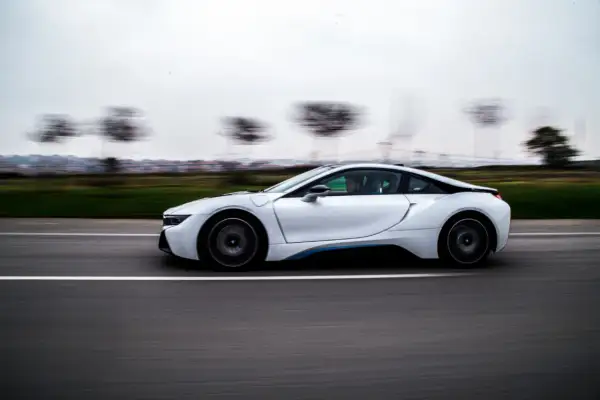 Ile kosztuje McLaren? Przewodnik po cenach modeli superaut
