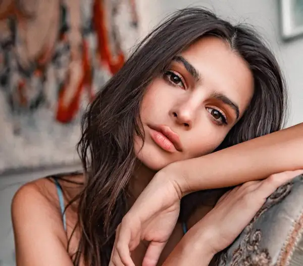 Kim jest Emily Ratajkowski? Fascynująca biografia modelki i aktorki