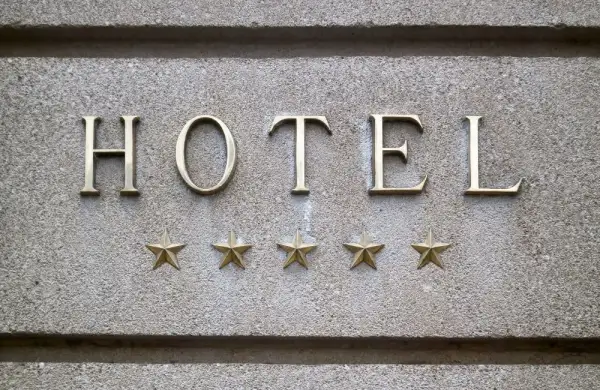 Co oznaczają gwiazdki w hotelu? Zrozumienie standardów i komfortu