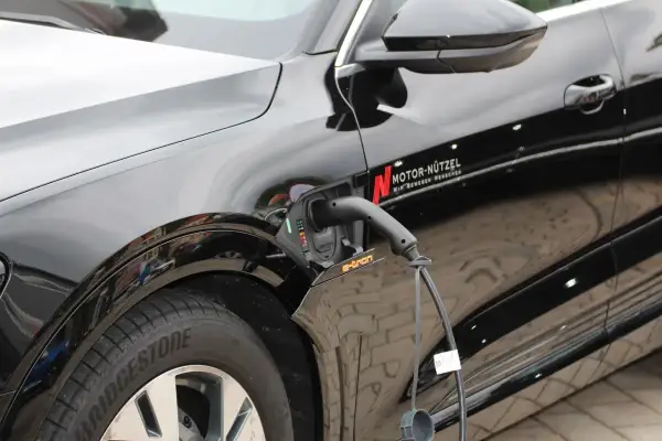 Zyski ze stacji ładowania pojazdów elektrycznych: jak zarabiać na dzierżawie gruntów i usługach ładowania