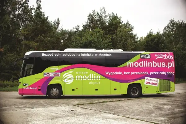 Jak dojechać z Łodzi do lotniska Modlin – najlepsze opcje transportu