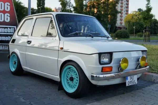 Tuning Fiata 126: Jak poprawić osiągi i wygląd tego klasyka?