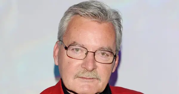 Kto prowadził koło fortuny? Odkryj tajemnice lat 90-tych