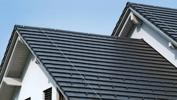 Dachówka płaska ceramiczna czy betonowa - co wybrać dla swojego dachu?
