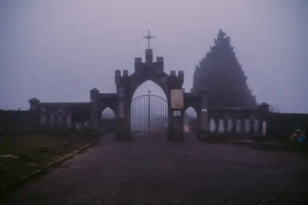 Ile kosztuje miejsce na cmentarzu na Marysinie? Sprawdź ceny i opłaty