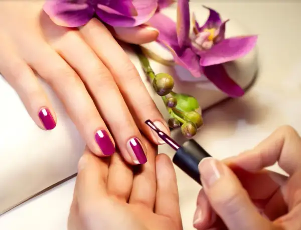 Jak długo utrzymuje się manicure klasyczny? Poznaj kluczowe czynniki trwałości