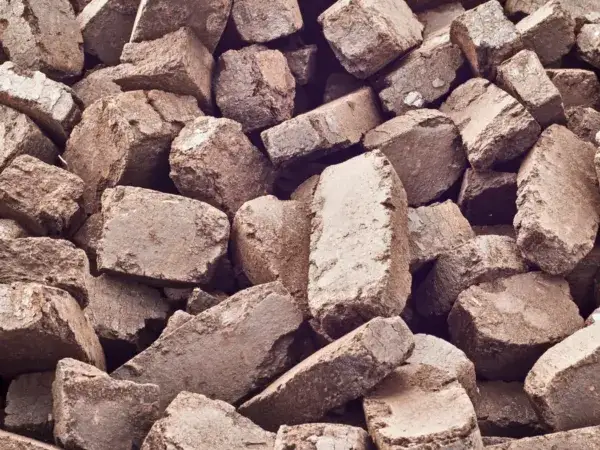 Czym jest brykiet torfowy i jak powstaje? Skład i proces produkcji wyjaśnione