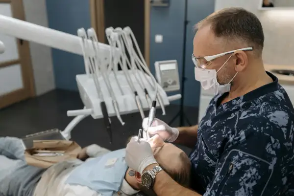 Najczęstsze problemy z zębami i dziąsłami – kiedy udać się do dentysty w Lublinie?