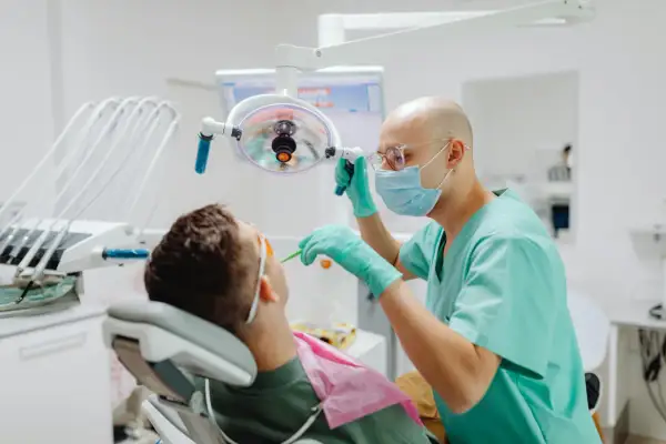 Jak dbać o zęby w domu między wizytami u stomatologa?