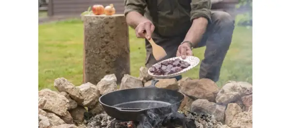 Jak przyprawić dziczyznę do pieczenia, by wydobyć jej smak?