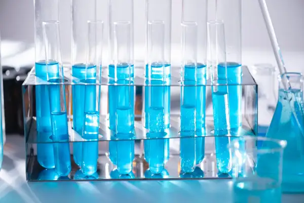 Do czego służy probówka w laboratorium? Odkryj jej kluczowe zastosowania