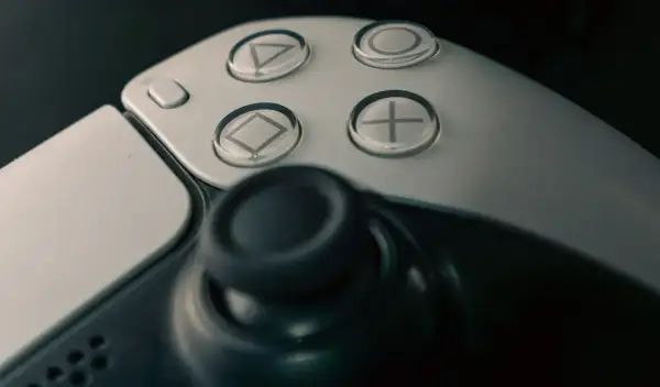 Jak podłączyć pada PS5 do PC przez kabel - proste kroki i porady