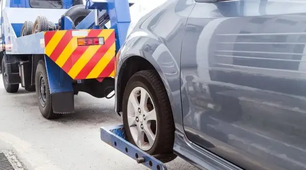 Czy można holować na autostradzie? Kluczowe przepisy i zasady bezpieczeństwa