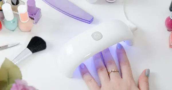 Jak używać urządzenia do manicure i pedicure? Zrób to bezbłędnie!