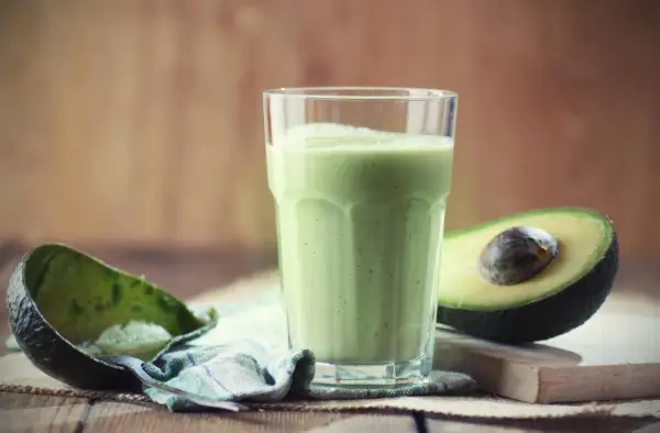 Zdrowy koktajl z awokado i banana, który zachwyci Twoje podniebienie