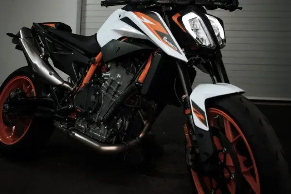 Wymiana oleju w motocyklu co 2 lata – czy to bezpieczne dla silnika?
