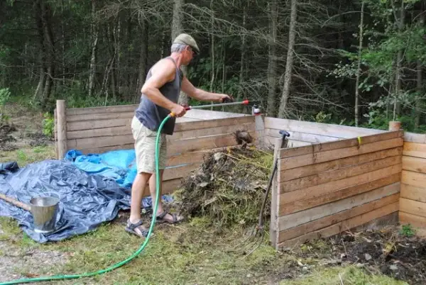 Jak się robi kompost - proste kroki do efektywnego kompostowania