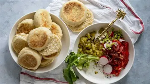 Angielskie muffinki śniadaniowe z serkiem