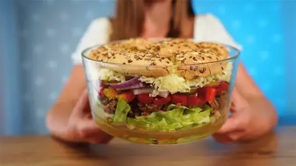 Sałatka hamburgerowa