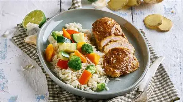 Satay — kurczak z ryżem i warzywami