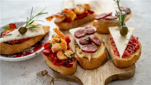Tapas – kanapki w stylu hiszpańskim na 3 sposoby