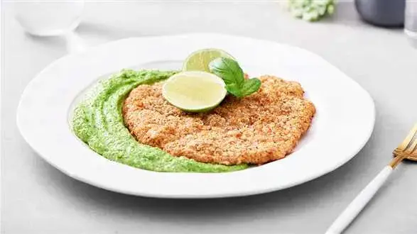 Kotlet schabowy w migdałowej panierce