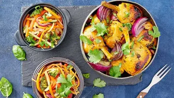 Podudzia kurczaka w przyprawach z warzywami sauté