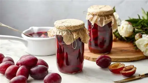 Śliwki w aromatycznym syropie