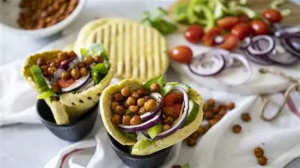 Wegański gyros z ciecierzycy w picie 