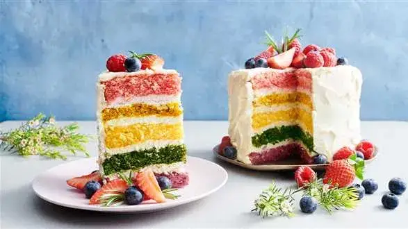 Tęczowy tort