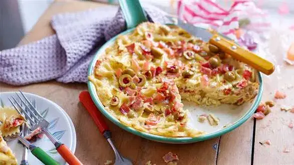 Omlet z makaronem